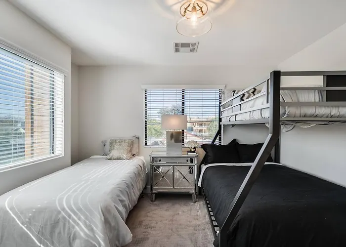 Stylish New 3br In Historic Coronado Holiday home *