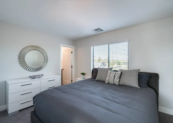 Stylish New 3br In Historic Coronado Holiday home