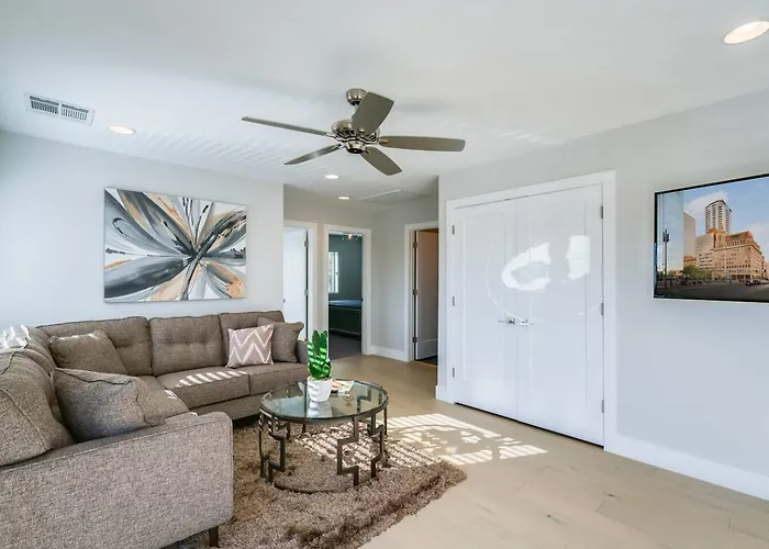 Stylish New 3br In Historic Coronado *